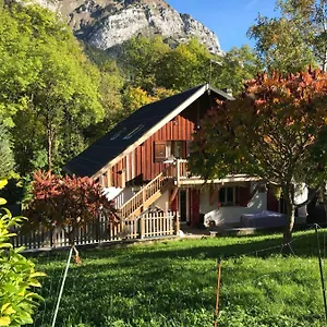 Superbe T3 Neuf En Bord De Rivière Près D'annecy Montmin